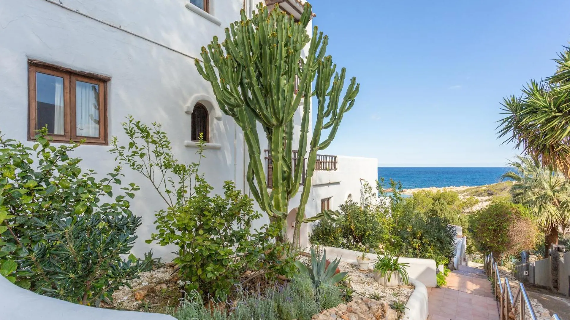 Apartmentos Nort Portinatx Aparthotel